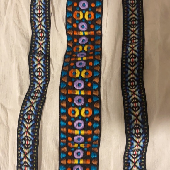 Beautiful off the shoulder top. - Picture 2 of 2